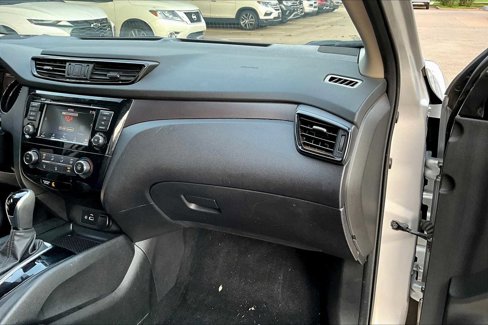 Used 2020 Nissan Rogue Sport S image 16