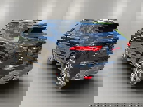 Used 2018 Jaguar F-PACE R-Sport image 7