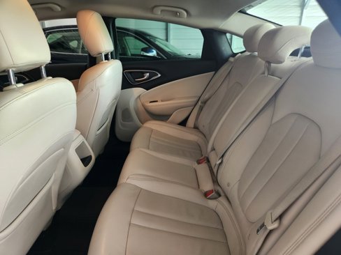 Used 2017 Chrysler 200 Limited Platinum image 41