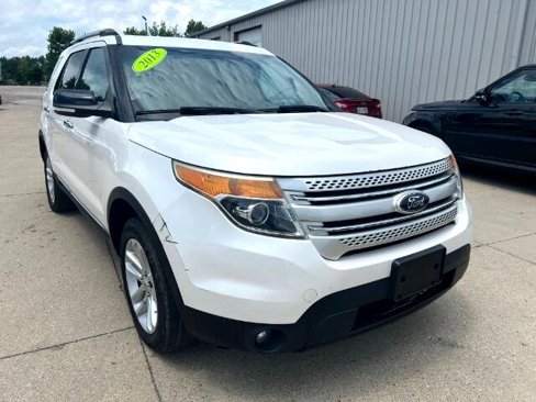 Used 2013 Ford Explorer XLT image 2