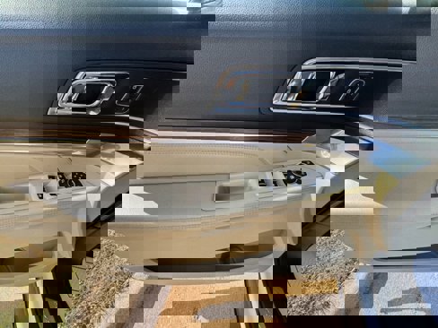 Used 2017 Ford Explorer Limited image 11