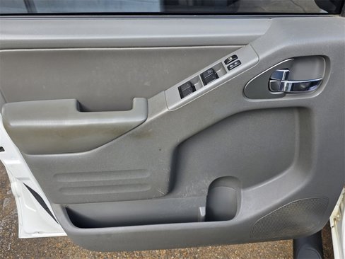 Used 2019 Nissan Frontier SL image 6