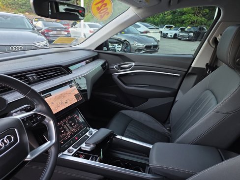 Used 2021 Audi e-tron Premium w/ Convenience Plus Package image 31