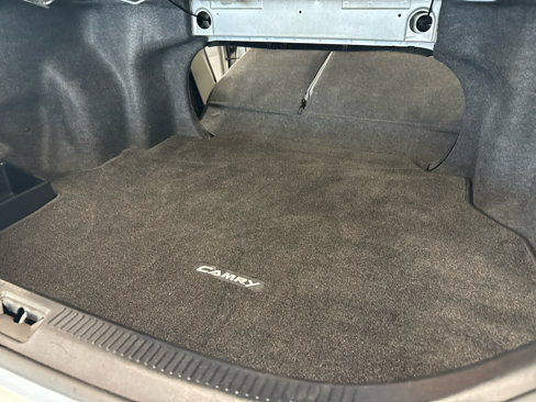 Used 2010 Toyota Camry LE image 40
