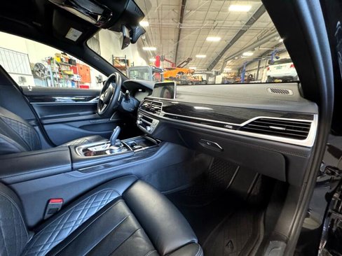 Used 2020 BMW 750i xDrive w/ M Sport Package image 10