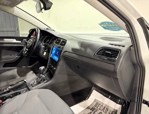 Used 2019 Volkswagen Golf S image 18