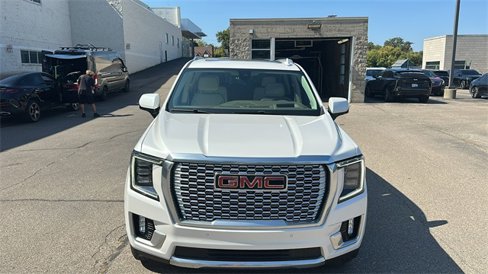 Used 2021 GMC Yukon Denali w/ Denali Premium Package image 11