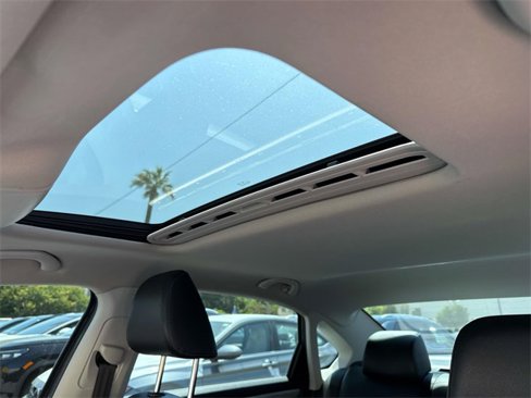 Certified 2022 Volkswagen Passat 2.0T SE image 8