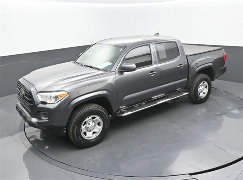 Used 2018 Toyota Tacoma SR image 30