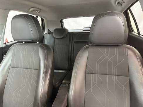 Used 2022 Chevrolet Trax LT w/ LT Convenience Package image 14