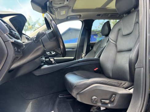 Used 2018 Volvo XC90 T6 Momentum w/ Convenience Package image 17
