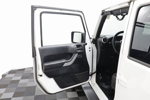 Used 2015 Jeep Wrangler Unlimited Rubicon image 5