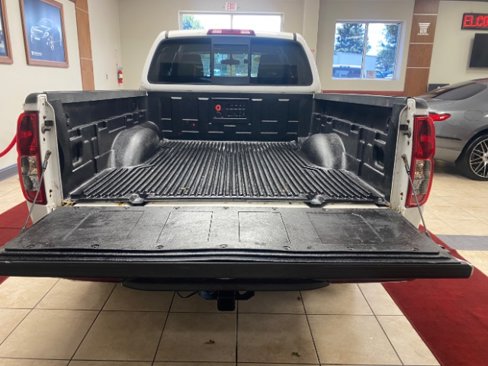 Used 2012 Nissan Frontier SV image 12