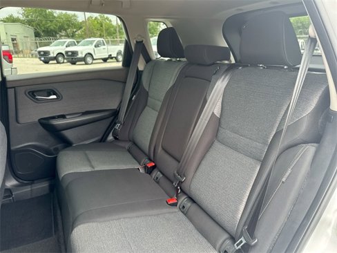 Used 2021 Nissan Rogue SV image 28