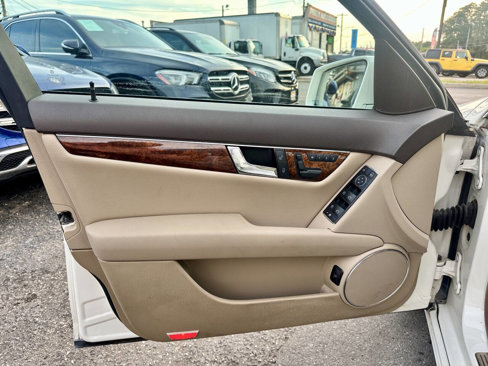 Used 2010 Mercedes-Benz C 300 4MATIC Sedan image 11