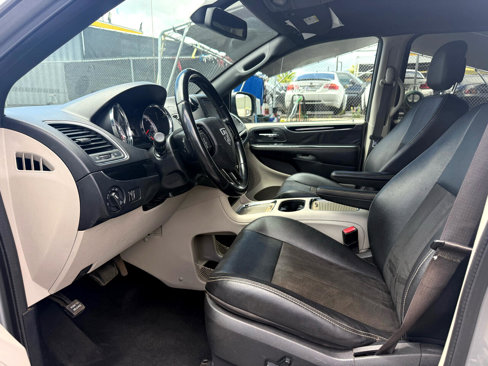 Used 2019 Dodge Grand Caravan SXT image 9