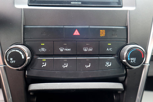 Used 2015 Toyota Camry LE image 57