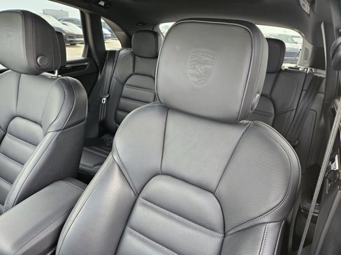 Certified 2025 Porsche Macan image 6