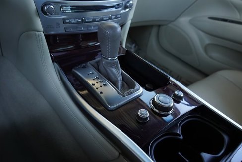 Used 2018 INFINITI Q70 Luxe image 22