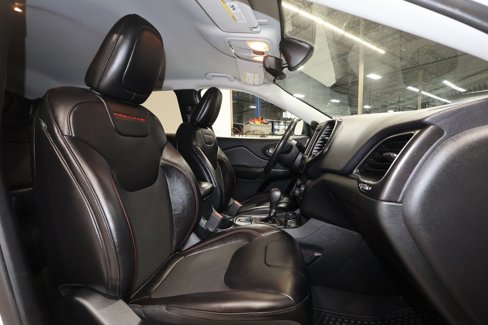 Used 2019 Jeep Cherokee Trailhawk image 26