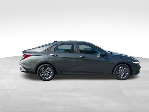 Used 2024 Hyundai Elantra SEL image 8
