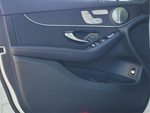 Used 2020 Mercedes-Benz GLC 300 4MATIC image 17