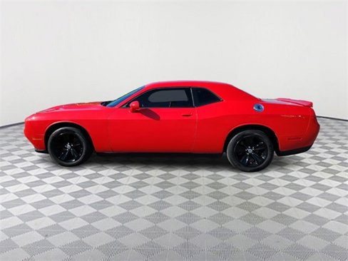 Used 2020 Dodge Challenger SXT image 4