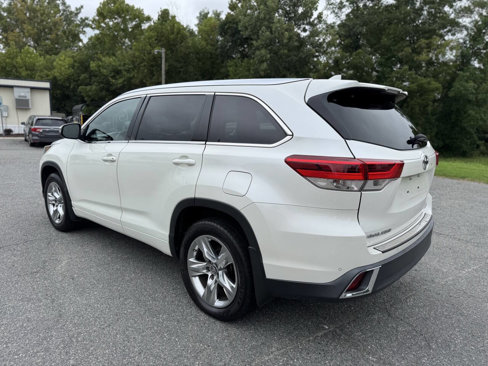 Used 2018 Toyota Highlander AWD V6 image 24