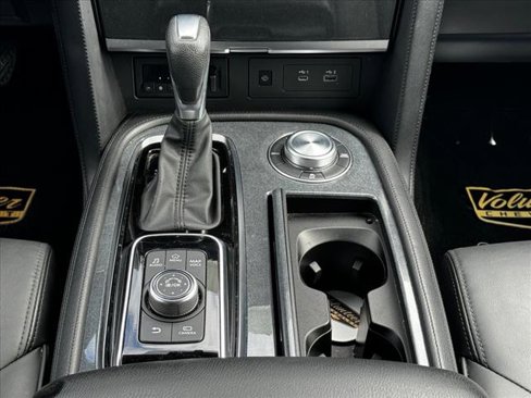 Used 2022 Nissan Armada SV image 16