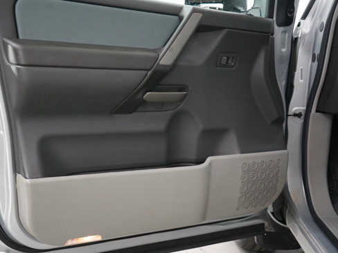 Used 2004 Nissan Titan SE image 17