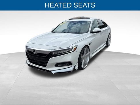Used 2018 Honda Accord Touring image 3