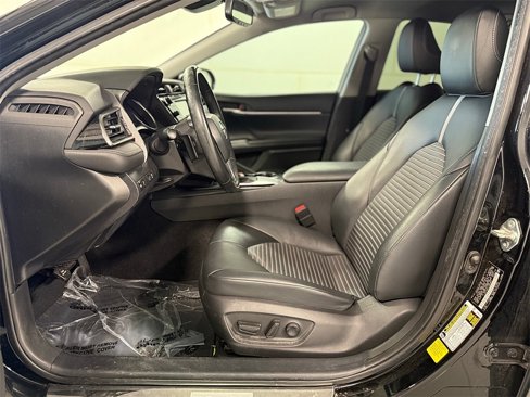Used 2020 Toyota Camry SE w/ Convenience Package image 8