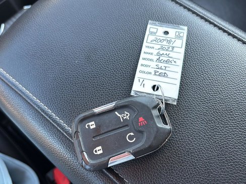 Used 2023 GMC Acadia SLT image 33