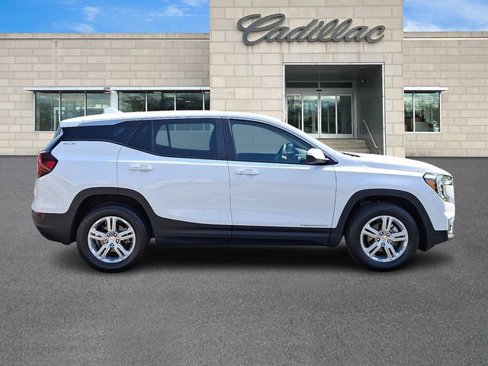 Used 2024 GMC Terrain SLE image 7