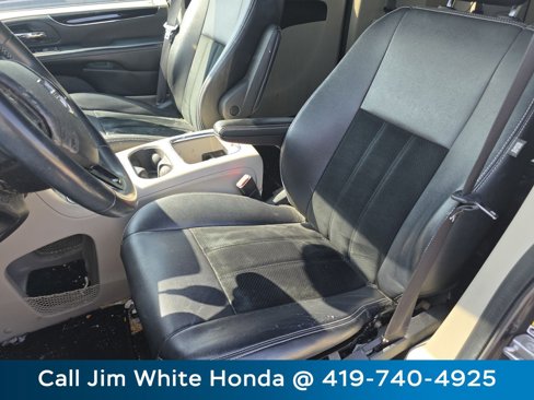 Used 2018 Dodge Grand Caravan SXT image 18