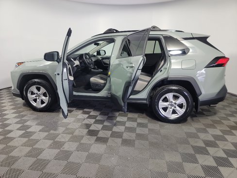 Used 2021 Toyota RAV4 XLE image 16