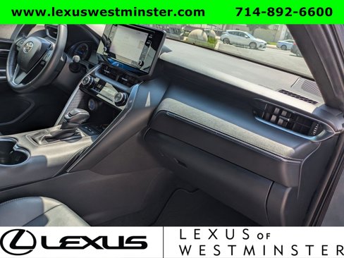 Used 2021 Toyota Venza XLE image 6
