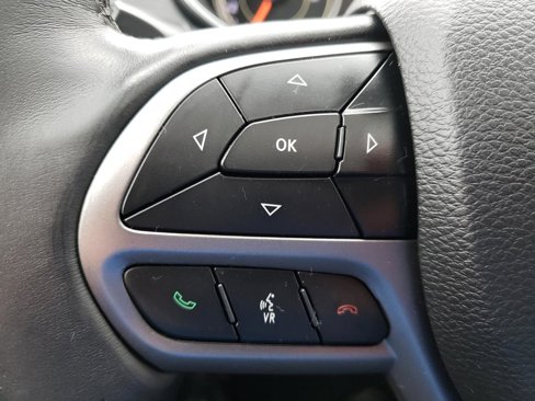Used 2019 Jeep Cherokee Limited image 23