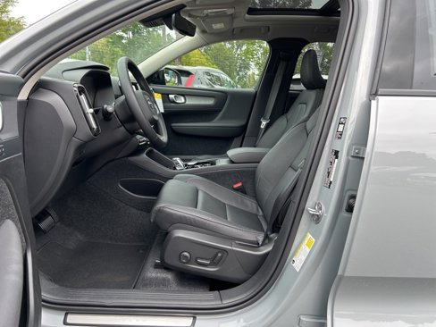 New 2026 Volvo XC40 B5 Plus w/ Protection Package Premier image 4