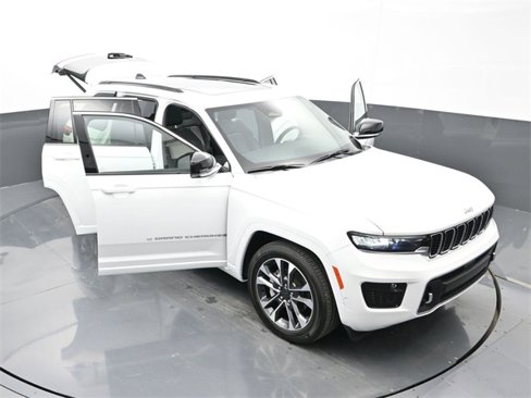 Used 2024 Jeep Grand Cherokee Overland w/ Trailer Tow Package image 35