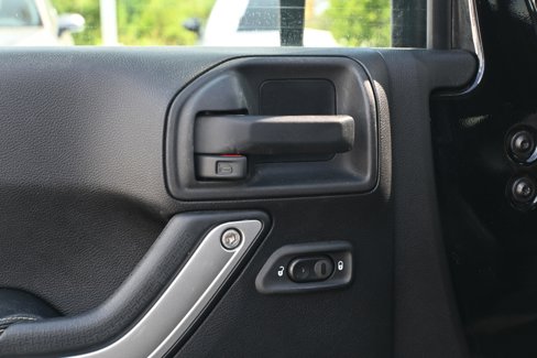 Used 2016 Jeep Wrangler Unlimited Rubicon image 33