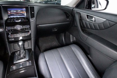 Used 2017 INFINITI QX70 AWD w/ Premium Package image 8