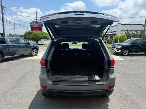 Used 2019 Jeep Grand Cherokee Laredo image 31