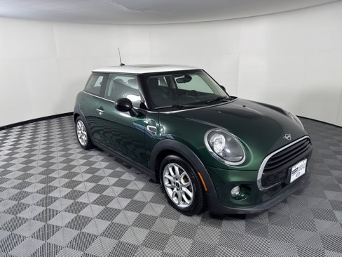 Used 2019 MINI Cooper 2-Door Hardtop image 7