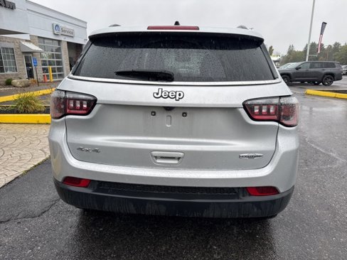 Used 2024 Jeep Compass Latitude image 6