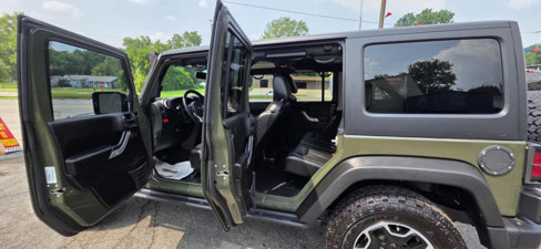 Used 2015 Jeep Wrangler Unlimited Rubicon image 12
