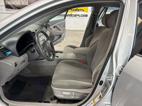 Used 2010 Toyota Camry LE image 8