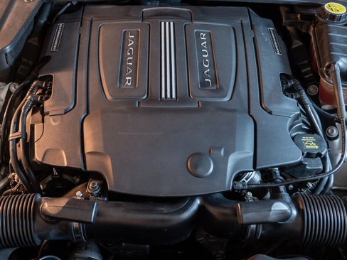 Used 2016 Jaguar XJ R image 6