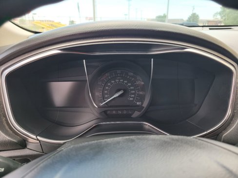 Used 2017 Ford Fusion SE w/ Fusion SE Technology Package image 11