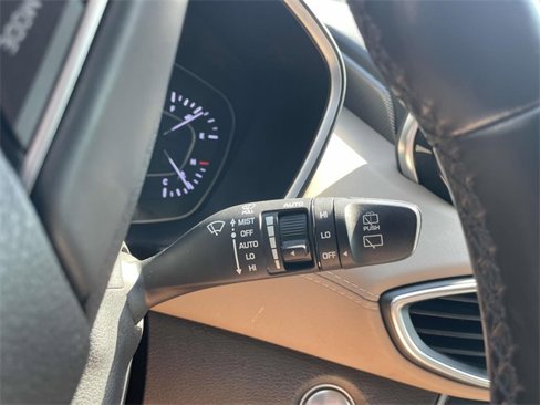 Used 2020 Hyundai Santa Fe Limited image 32